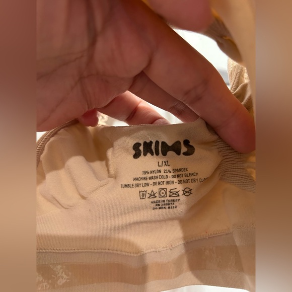 Skims shapewear bra - Picture 5 of 5